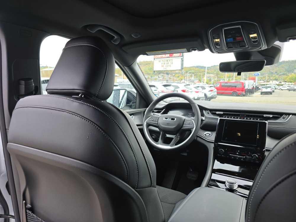 new 2025 Jeep Grand Cherokee car, priced at $44,995