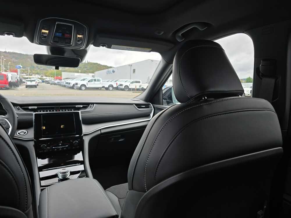 new 2025 Jeep Grand Cherokee car, priced at $44,995