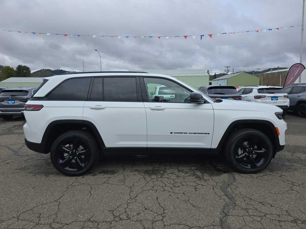 new 2025 Jeep Grand Cherokee car, priced at $44,995