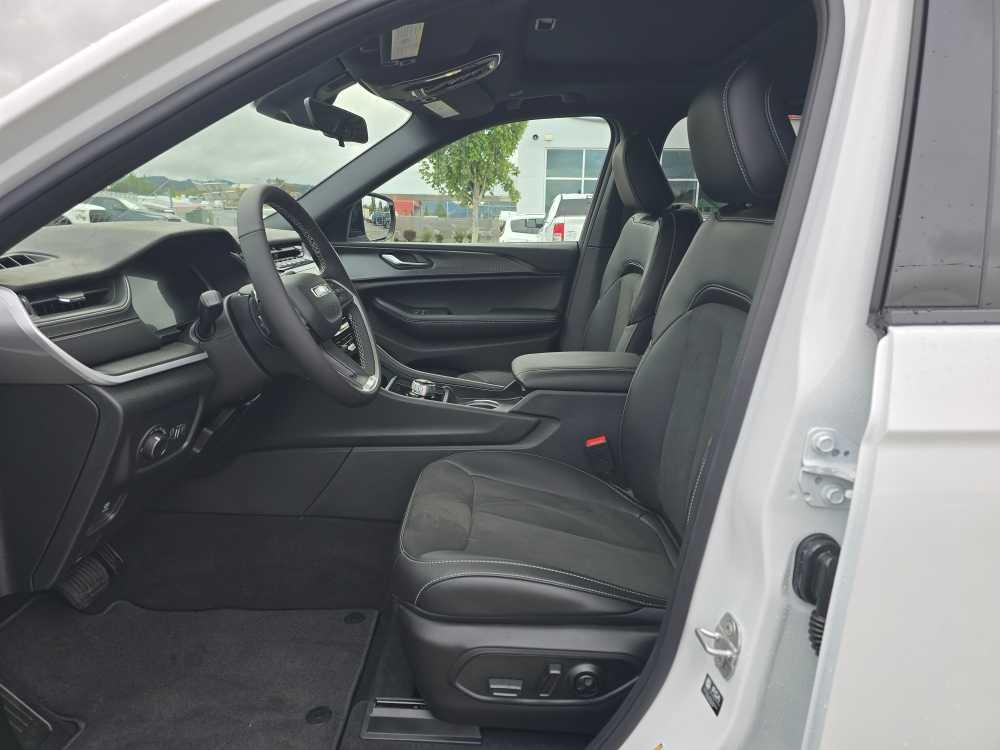 new 2025 Jeep Grand Cherokee car, priced at $44,995