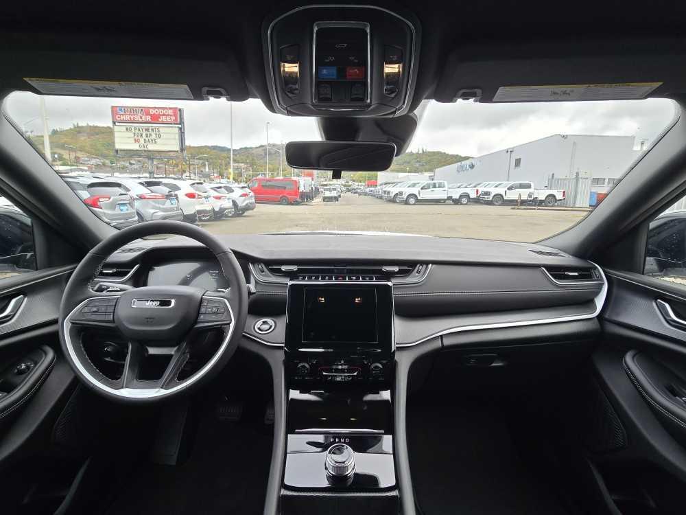 new 2025 Jeep Grand Cherokee car, priced at $44,995