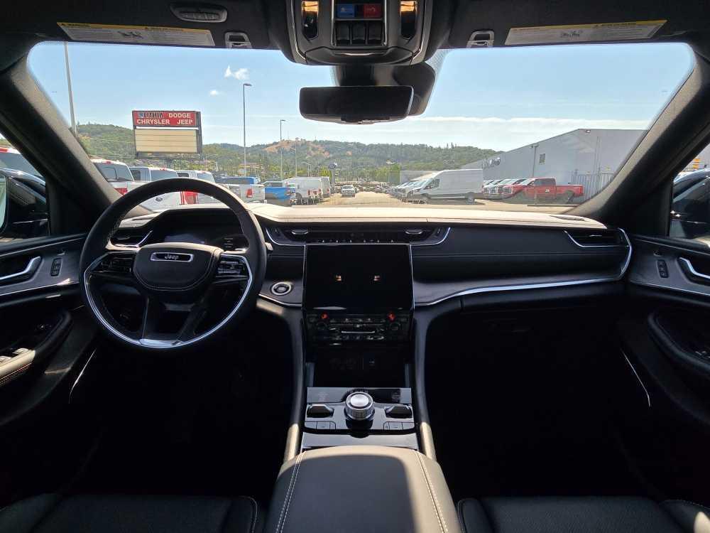 new 2025 Jeep Grand Cherokee car, priced at $57,995