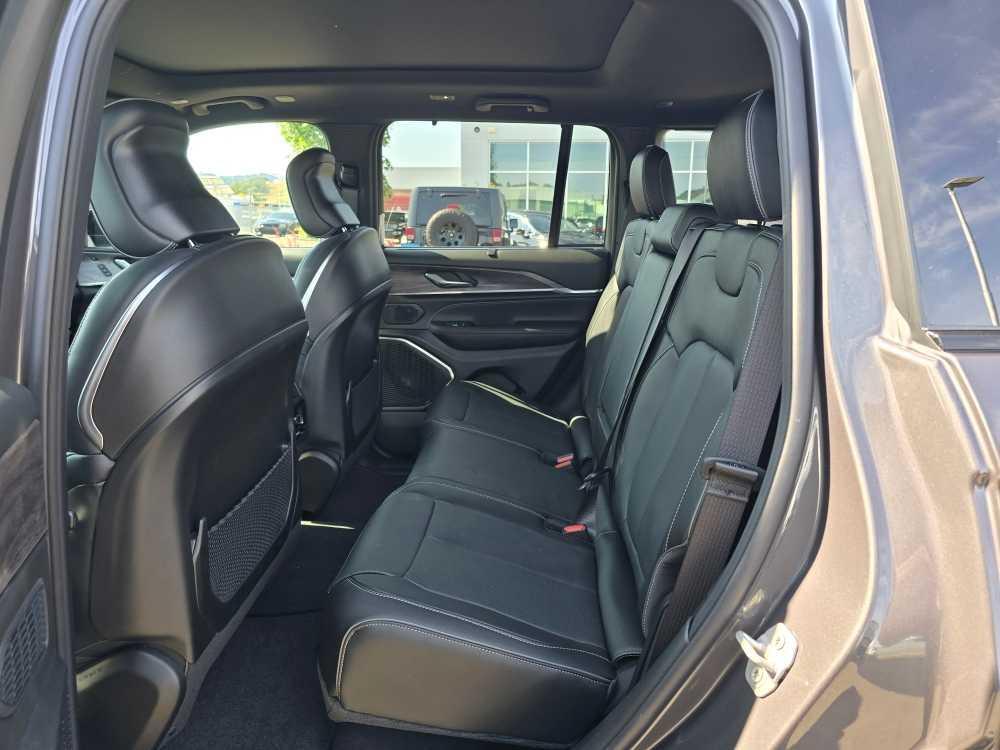 new 2025 Jeep Grand Cherokee car, priced at $57,995