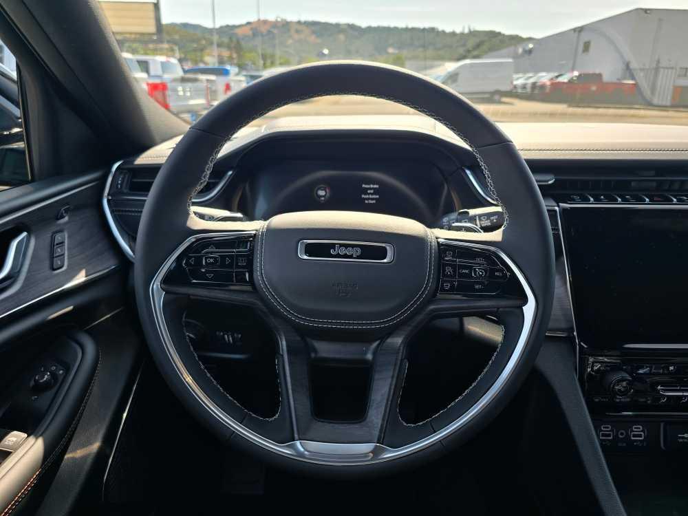 new 2025 Jeep Grand Cherokee car, priced at $57,995