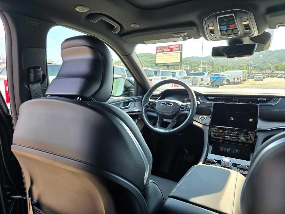 new 2025 Jeep Grand Cherokee car, priced at $57,995