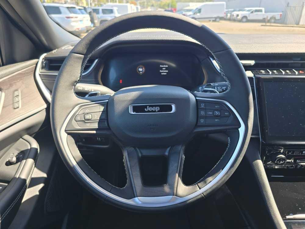 new 2025 Jeep Grand Cherokee car, priced at $51,995