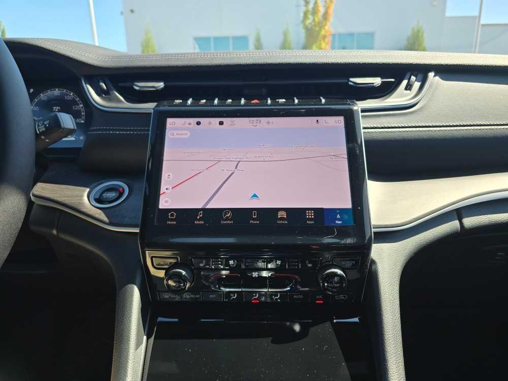 new 2025 Jeep Grand Cherokee car, priced at $51,995