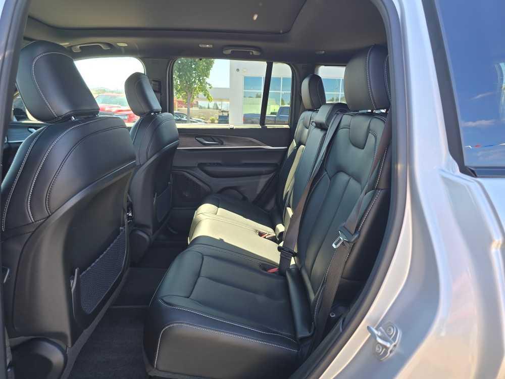 new 2025 Jeep Grand Cherokee car, priced at $51,995