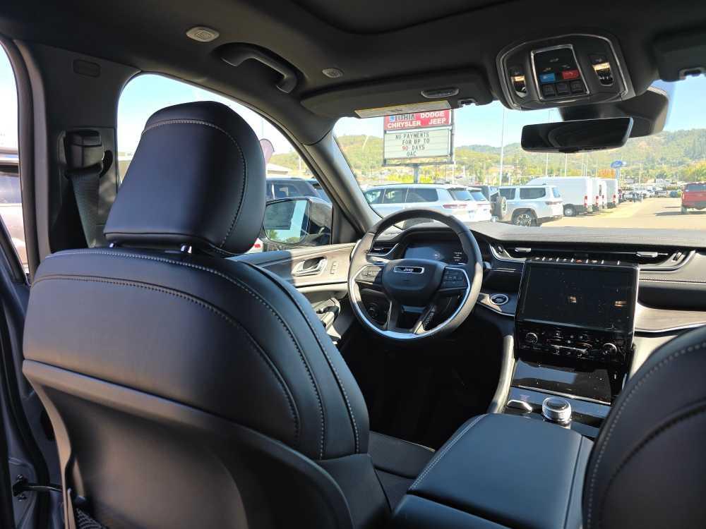 new 2025 Jeep Grand Cherokee car, priced at $51,995