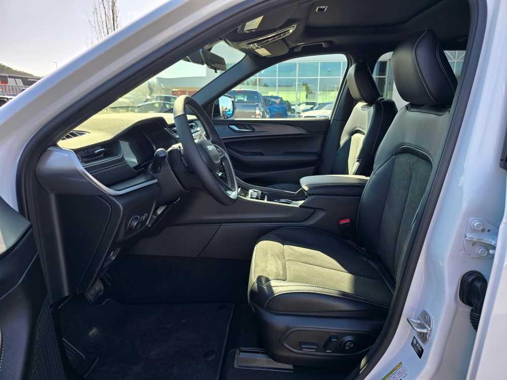 new 2025 Jeep Grand Cherokee L car, priced at $41,995