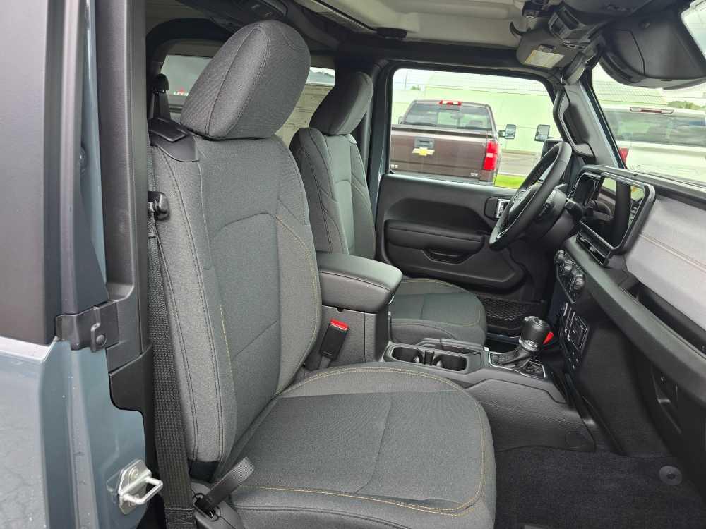 new 2025 Jeep Wrangler car, priced at $41,495