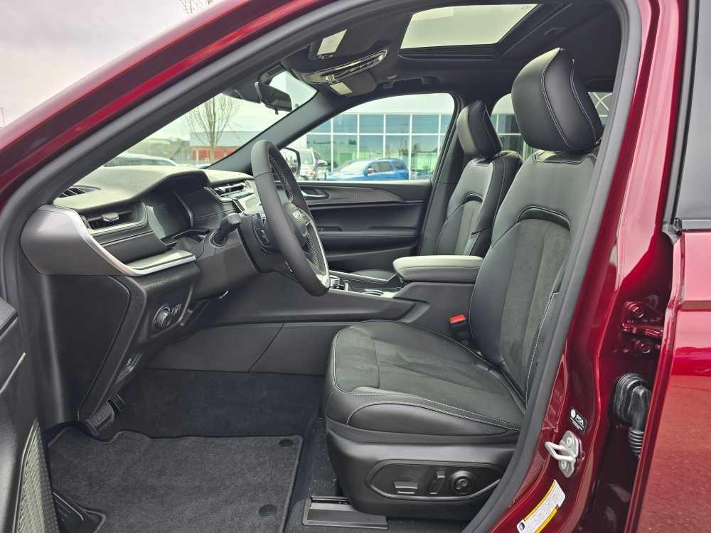 new 2025 Jeep Grand Cherokee car, priced at $41,495