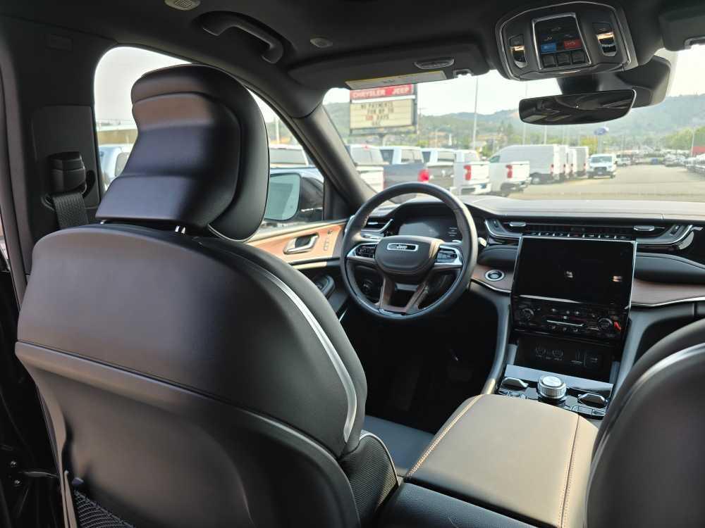 new 2025 Jeep Grand Cherokee car, priced at $58,995