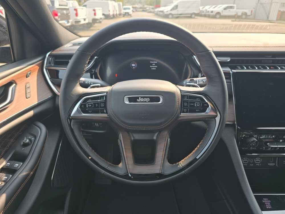 new 2025 Jeep Grand Cherokee car, priced at $58,995