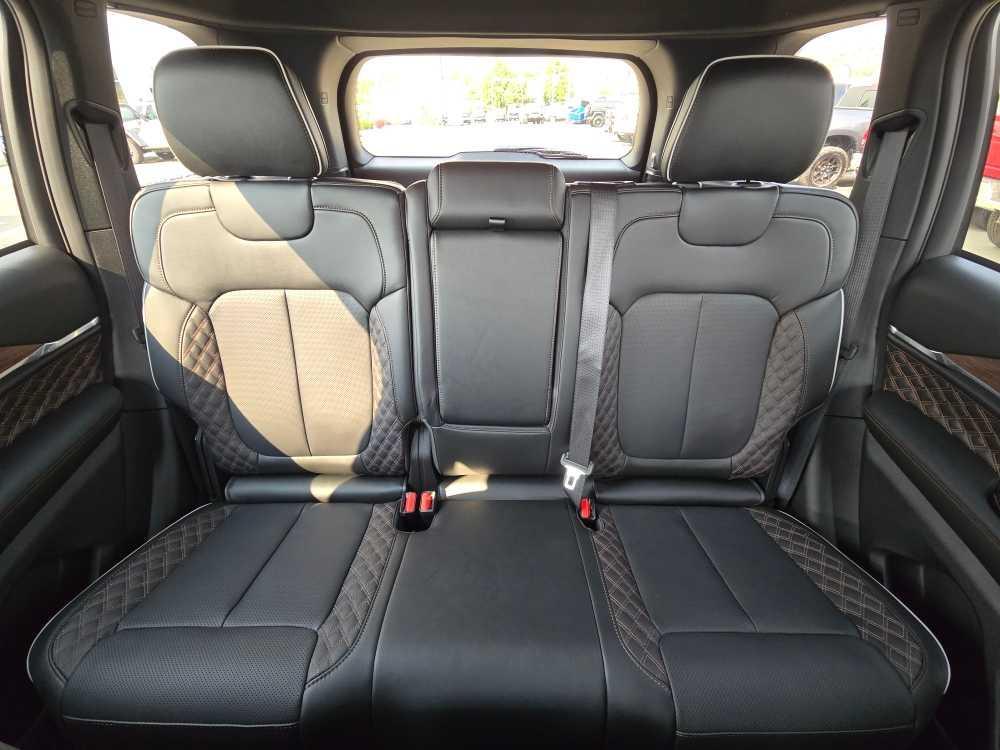 new 2025 Jeep Grand Cherokee car, priced at $58,995