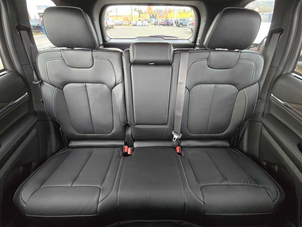 new 2025 Jeep Grand Cherokee car, priced at $56,995