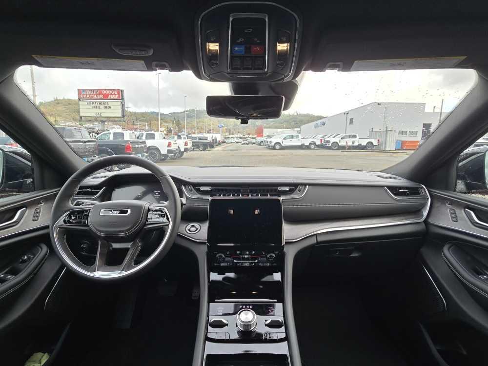 new 2025 Jeep Grand Cherokee car, priced at $56,995