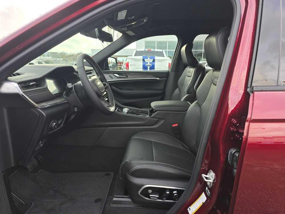 new 2025 Jeep Grand Cherokee car, priced at $56,995