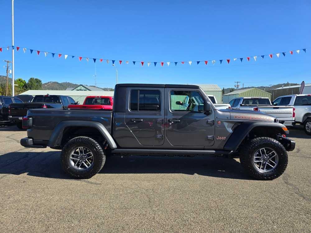new 2025 Jeep Gladiator car, priced at $47,495