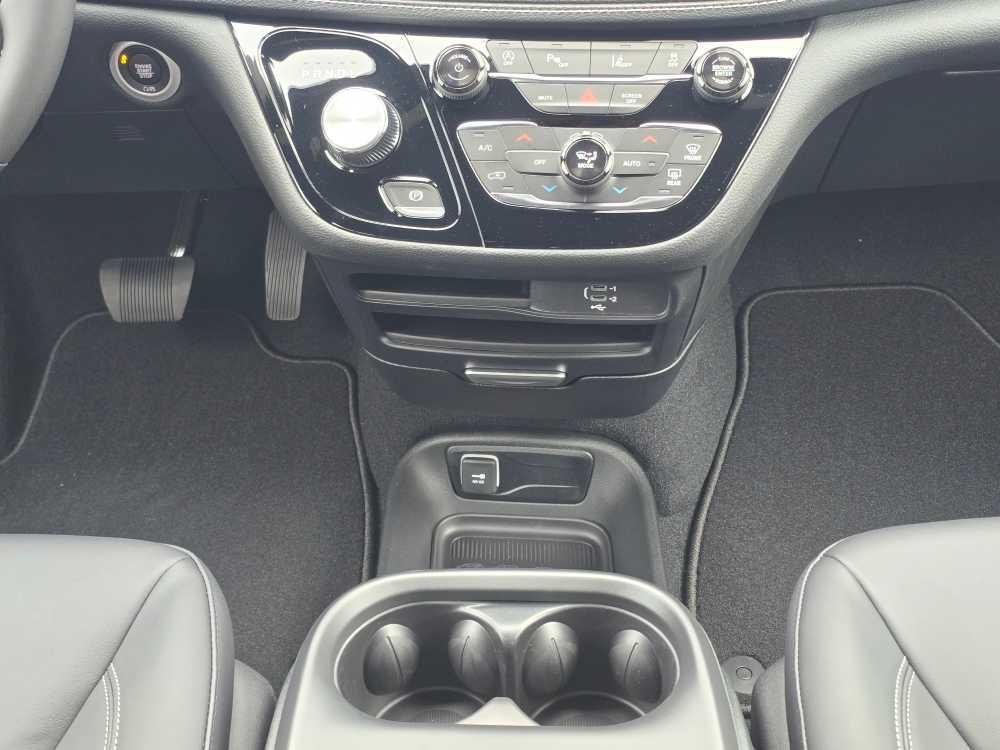 new 2026 Chrysler Pacifica car, priced at $44,995