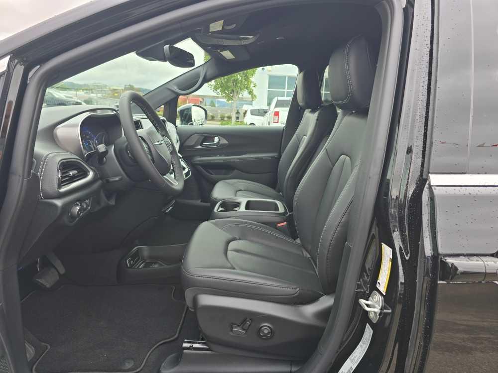 new 2026 Chrysler Pacifica car, priced at $44,995