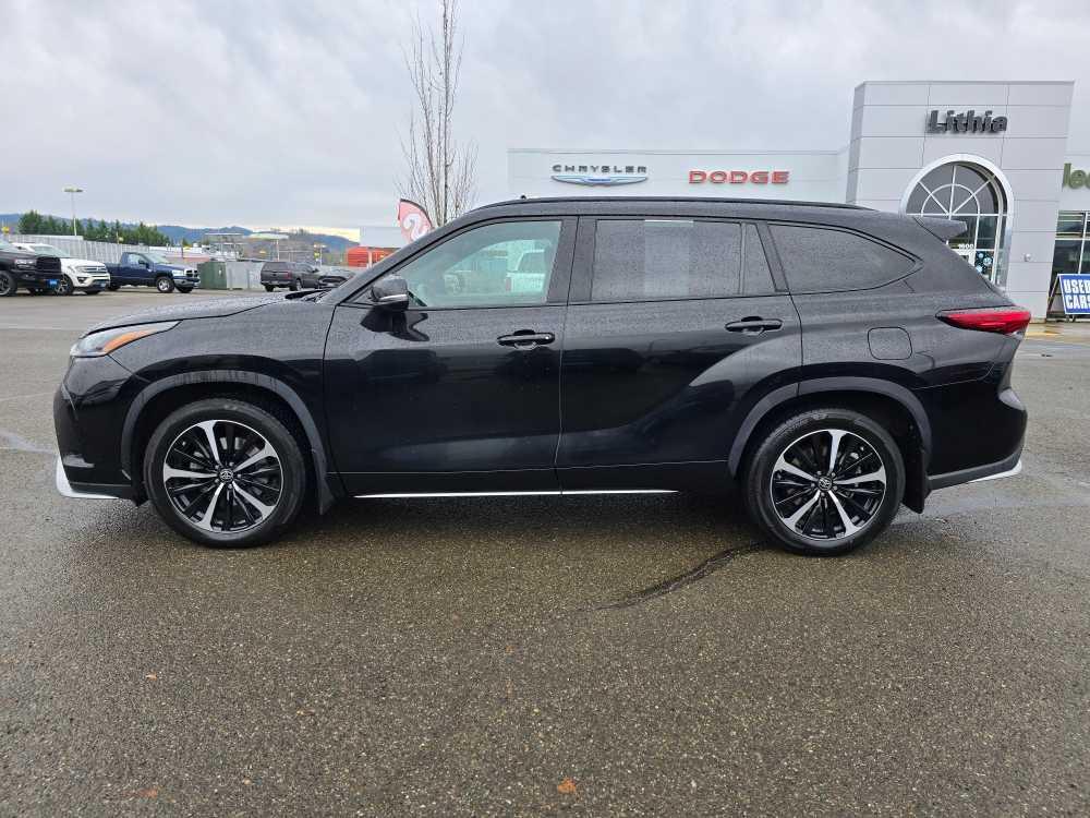 used 2021 Toyota Highlander car, priced at $35,995