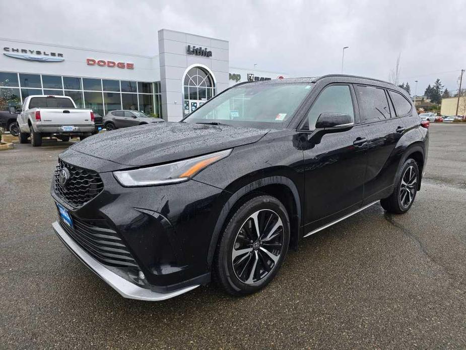 used 2021 Toyota Highlander car, priced at $35,995