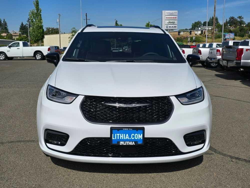 new 2025 Chrysler Pacifica Hybrid car, priced at $49,495