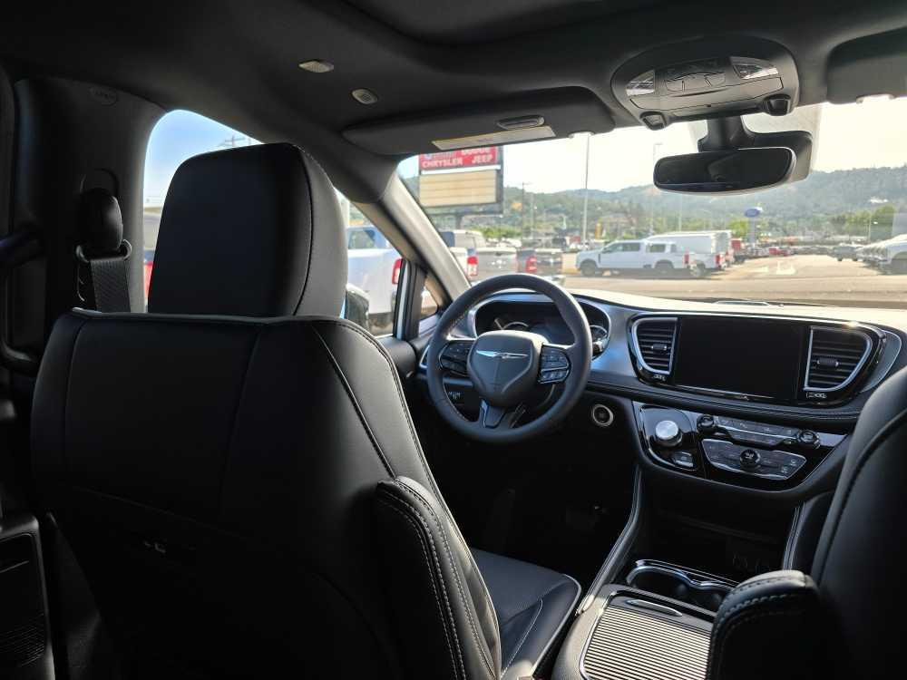 new 2025 Chrysler Pacifica Hybrid car, priced at $49,495