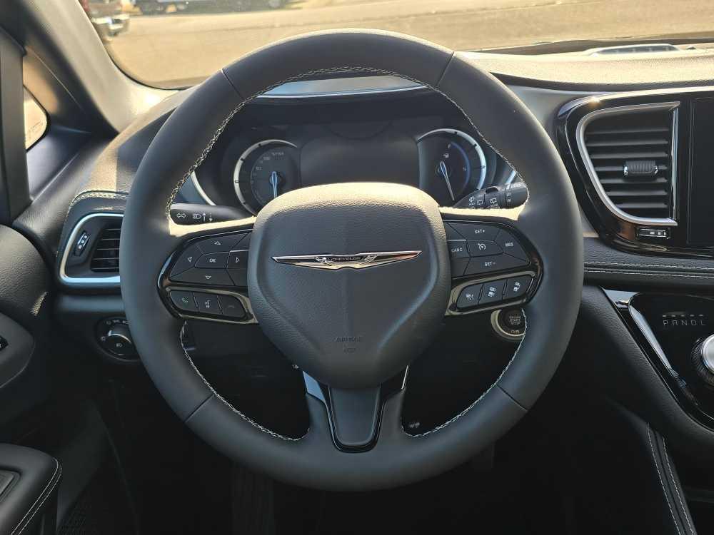 new 2025 Chrysler Pacifica Hybrid car, priced at $49,495