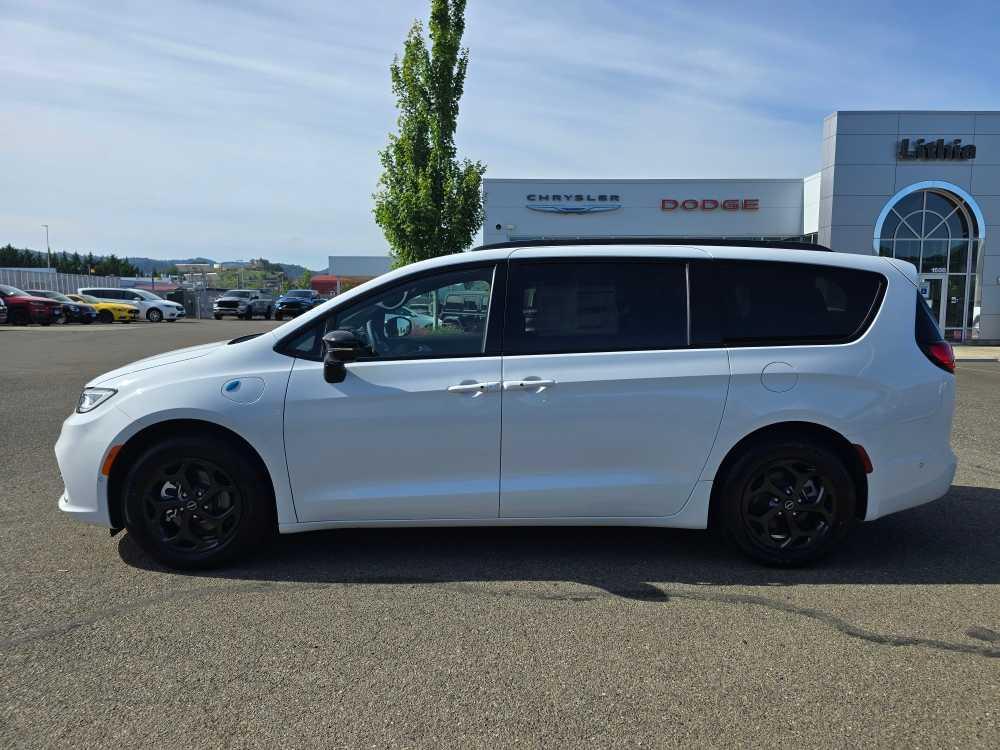 new 2025 Chrysler Pacifica Hybrid car, priced at $49,495