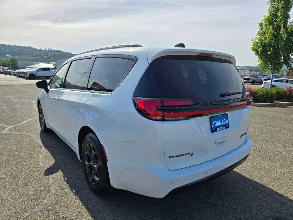 new 2025 Chrysler Pacifica Hybrid car, priced at $49,495
