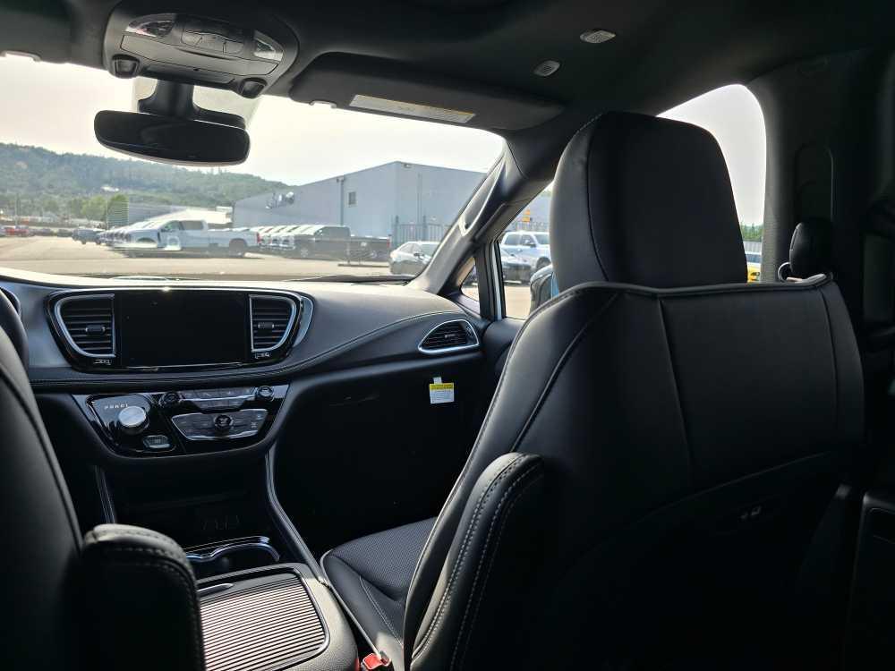 new 2025 Chrysler Pacifica Hybrid car, priced at $49,495