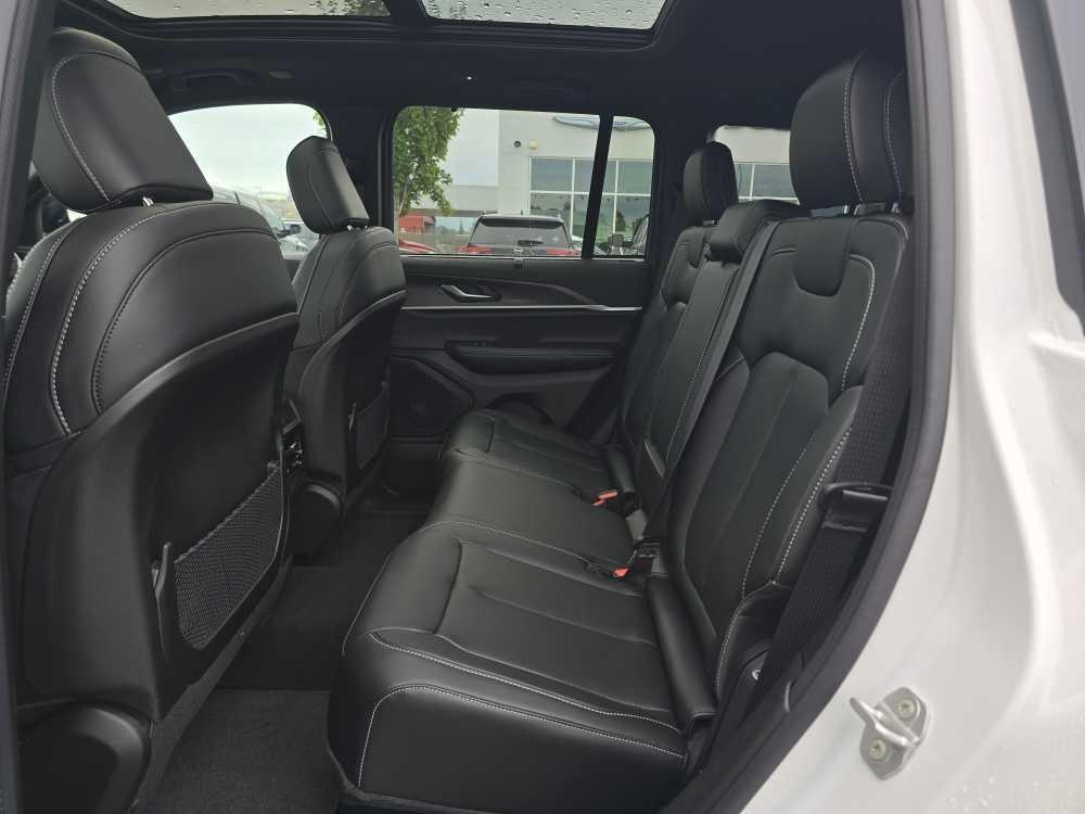new 2025 Jeep Grand Cherokee car, priced at $49,995
