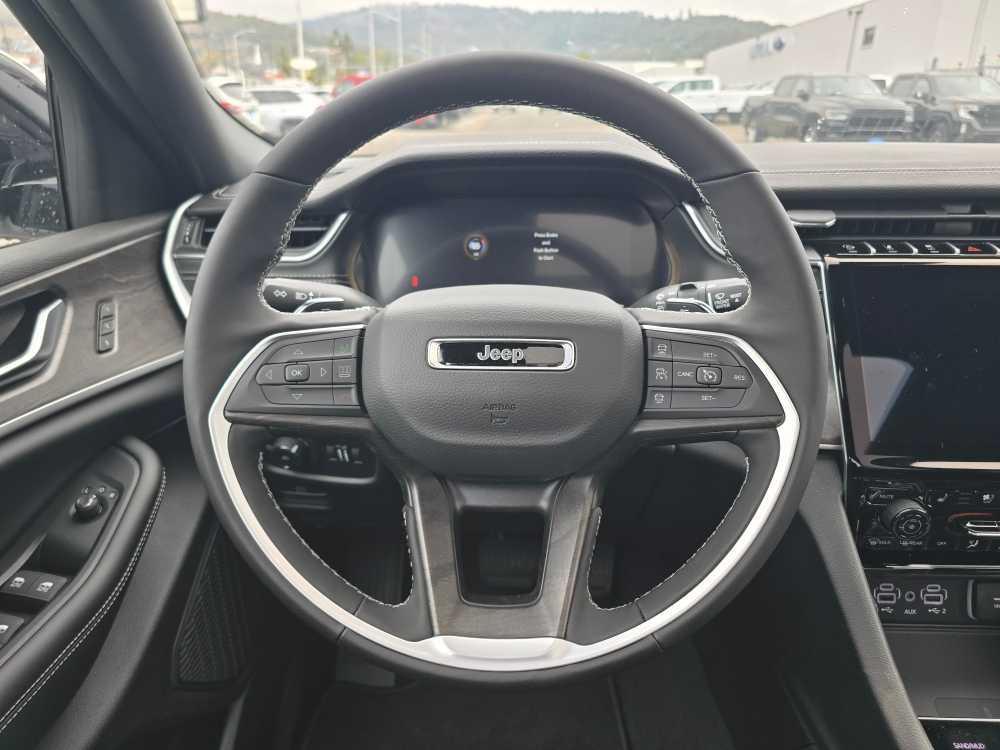 new 2025 Jeep Grand Cherokee car, priced at $49,995