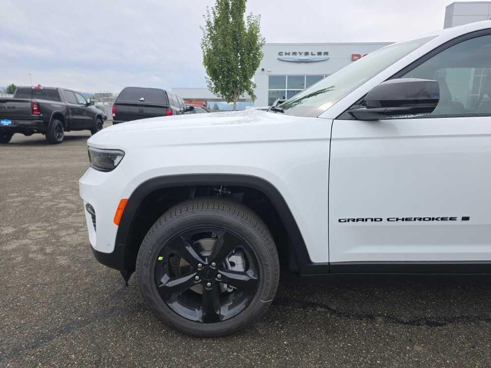 new 2025 Jeep Grand Cherokee car, priced at $49,995