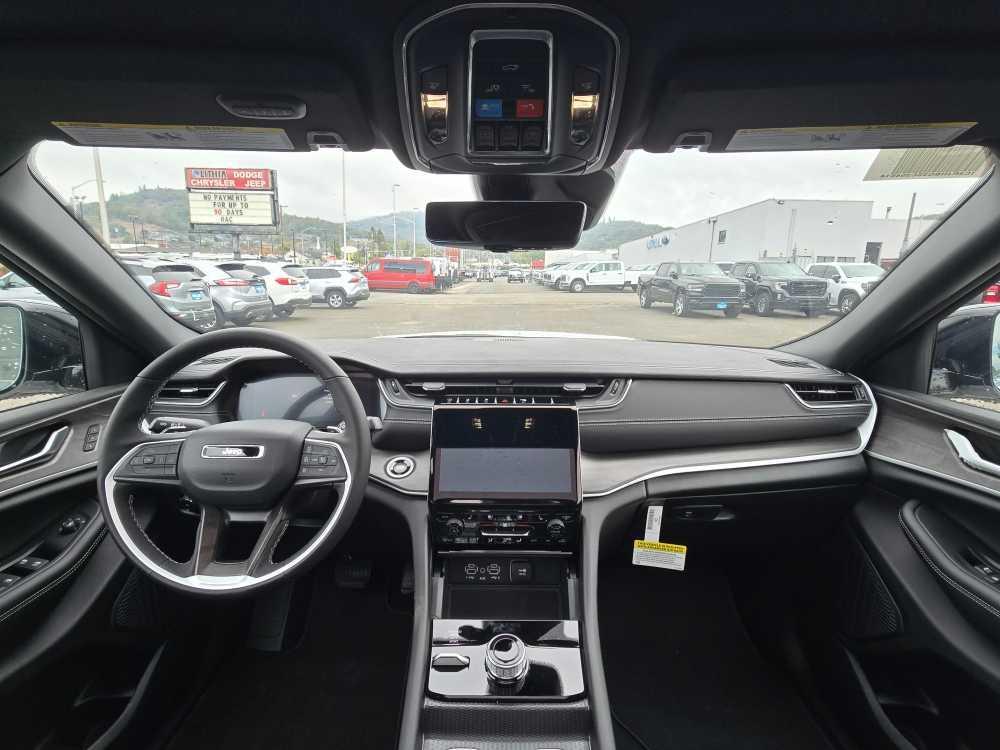 new 2025 Jeep Grand Cherokee car, priced at $49,995