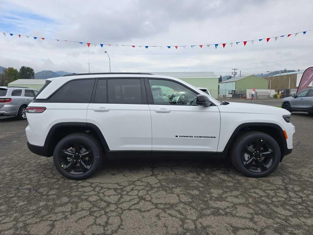 new 2025 Jeep Grand Cherokee car, priced at $49,995
