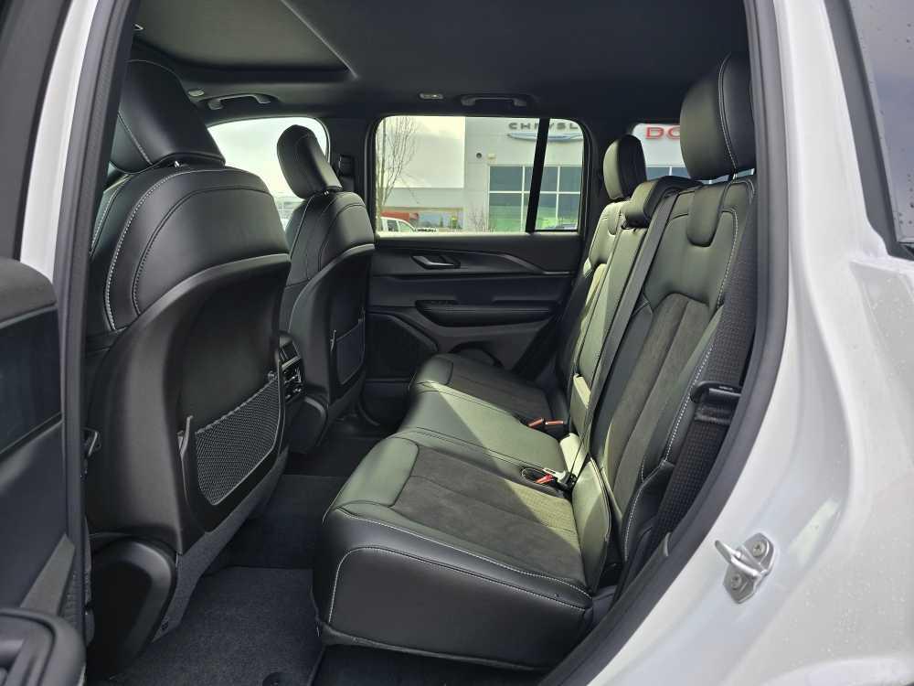 new 2025 Jeep Grand Cherokee car, priced at $40,495