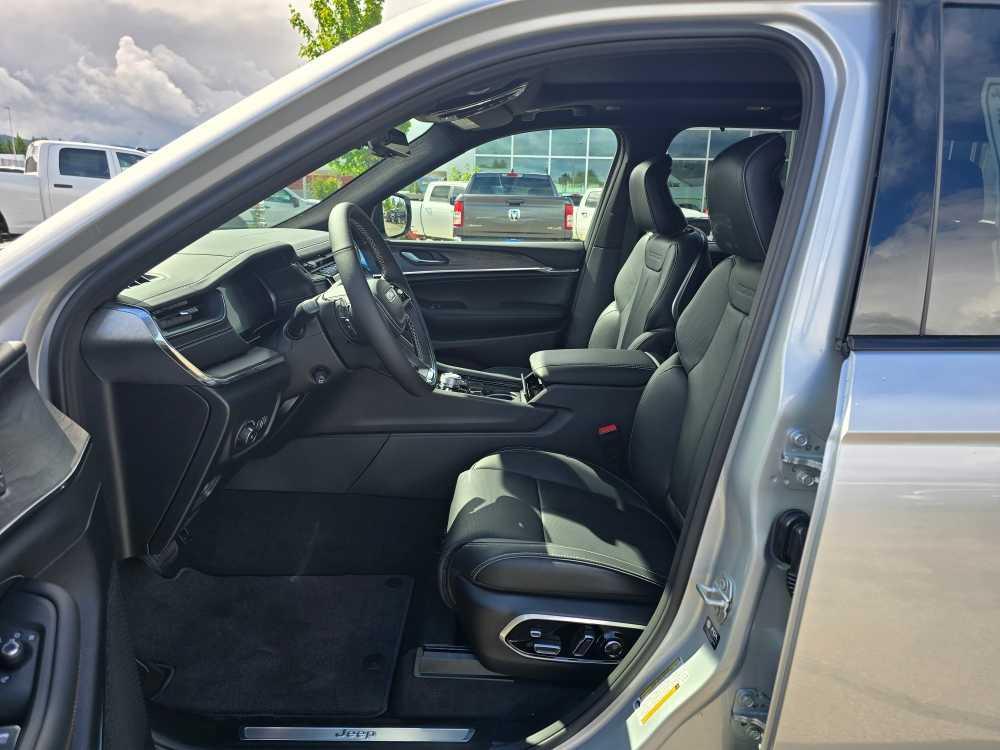 new 2025 Jeep Grand Cherokee car, priced at $57,495