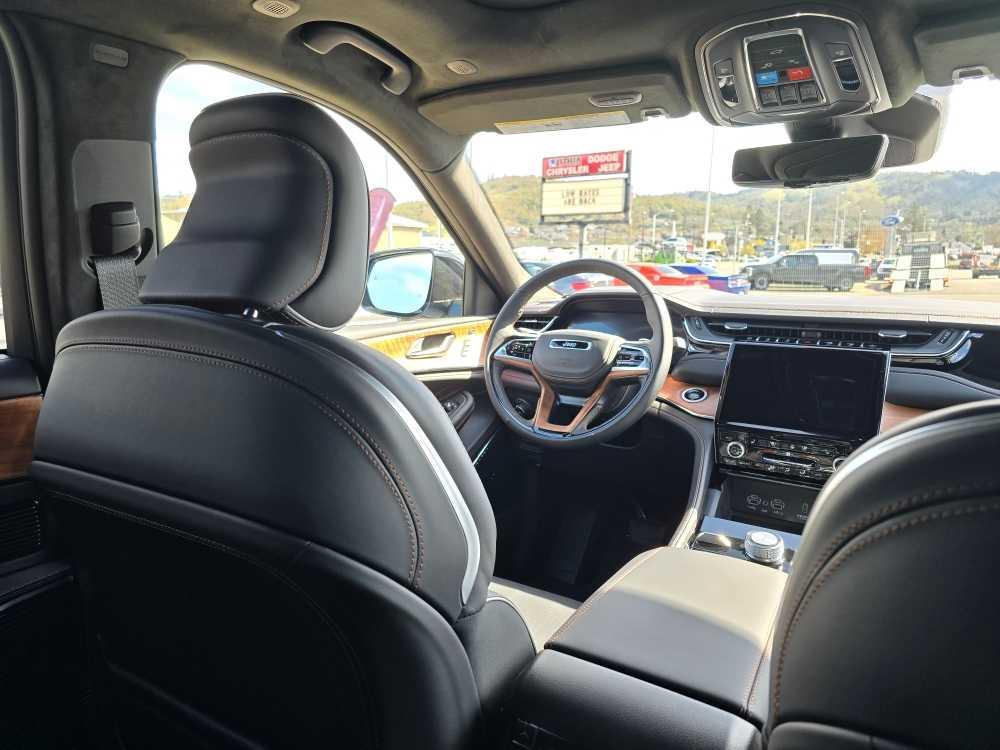 new 2025 Jeep Grand Cherokee car, priced at $61,995