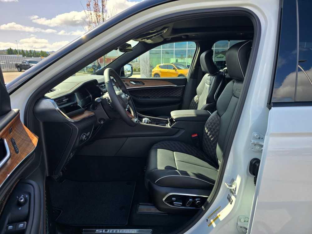 new 2025 Jeep Grand Cherokee car, priced at $61,995