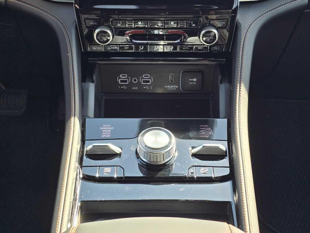 new 2025 Jeep Grand Cherokee car, priced at $61,995