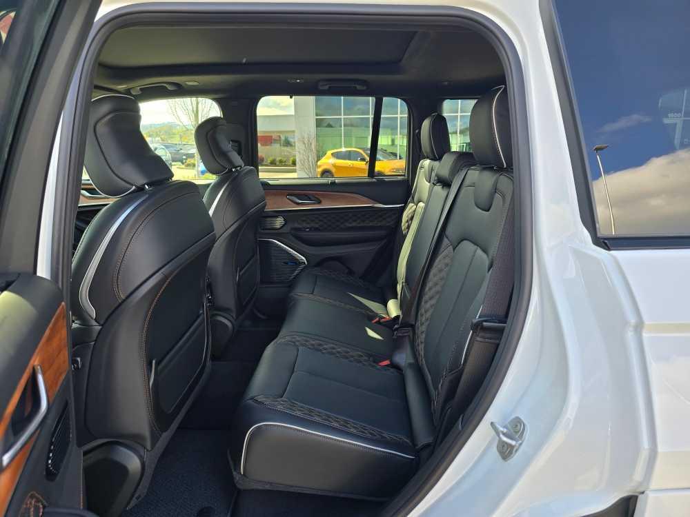 new 2025 Jeep Grand Cherokee car, priced at $61,995