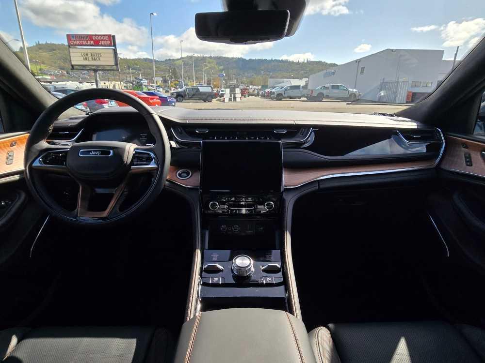 new 2025 Jeep Grand Cherokee car, priced at $61,995
