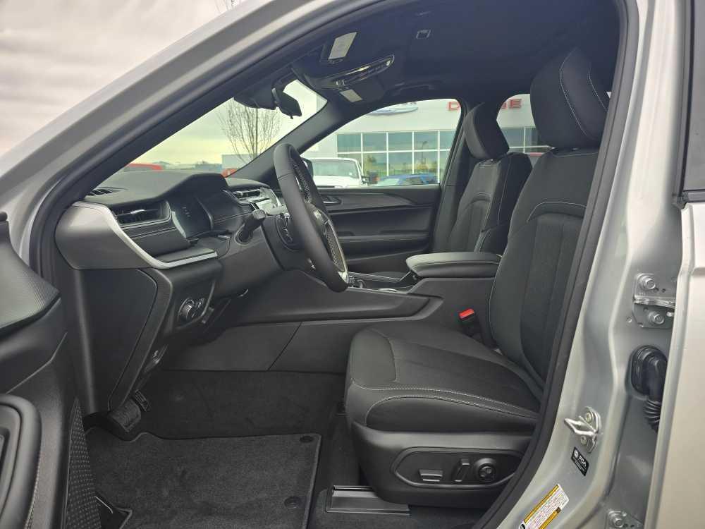 new 2025 Jeep Grand Cherokee L car, priced at $40,995