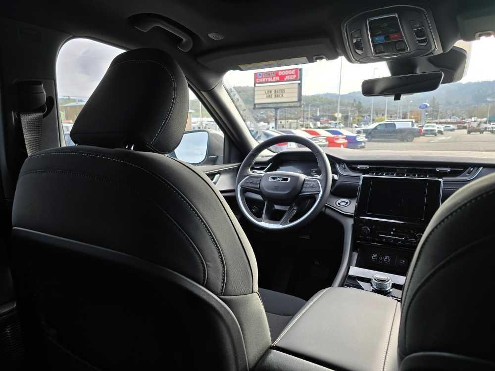 new 2025 Jeep Grand Cherokee L car, priced at $41,495