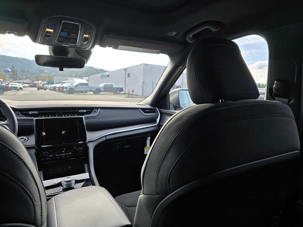 new 2025 Jeep Grand Cherokee L car, priced at $41,495