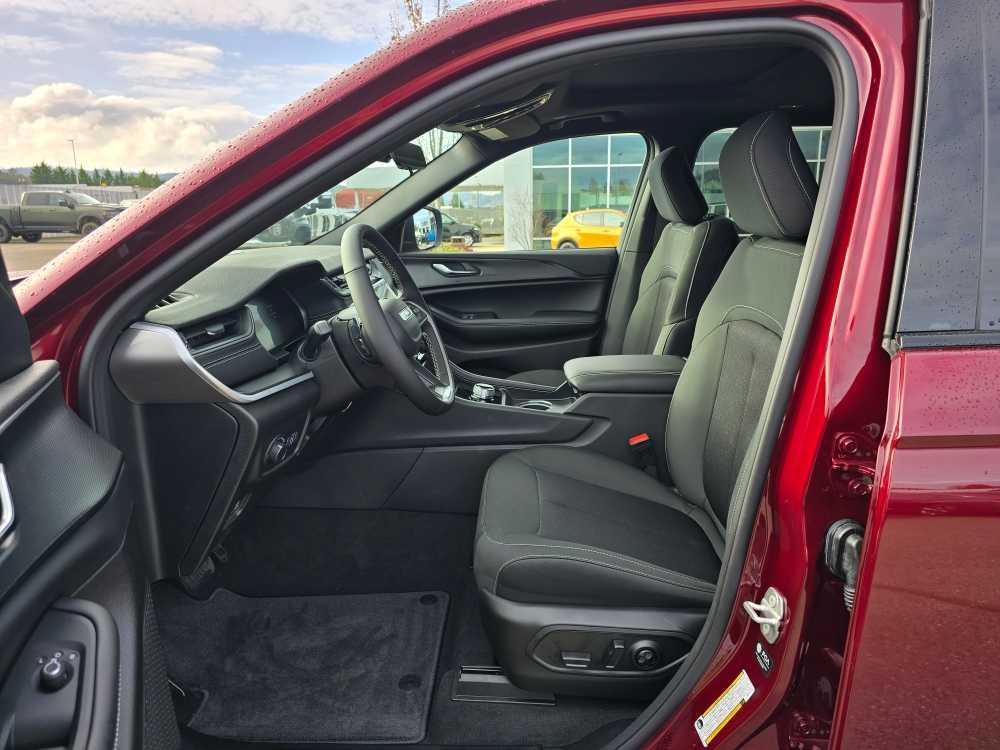 new 2025 Jeep Grand Cherokee L car, priced at $41,495