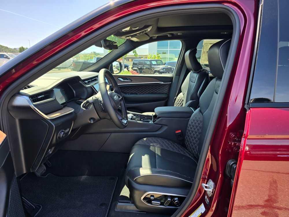 new 2025 Jeep Grand Cherokee car, priced at $61,995